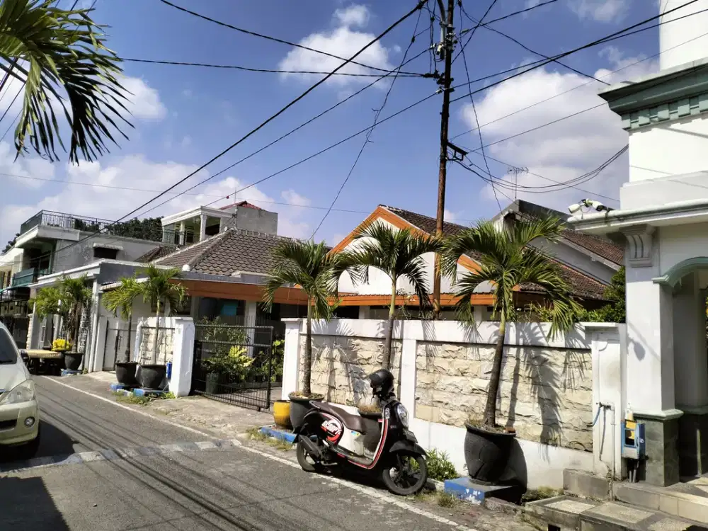 Luas 875 Rumah Ciwulan Samping Masjid Tengah Kota Malag