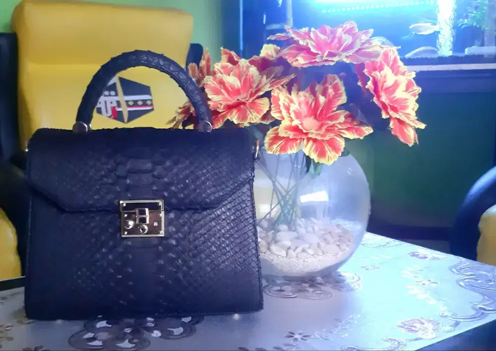 Tas wanita asli kulit