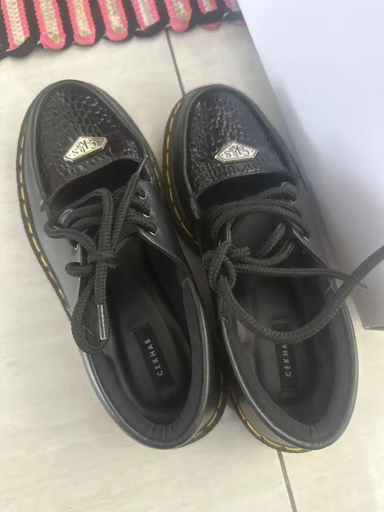 Jual Bekas Sepatu Cekhas