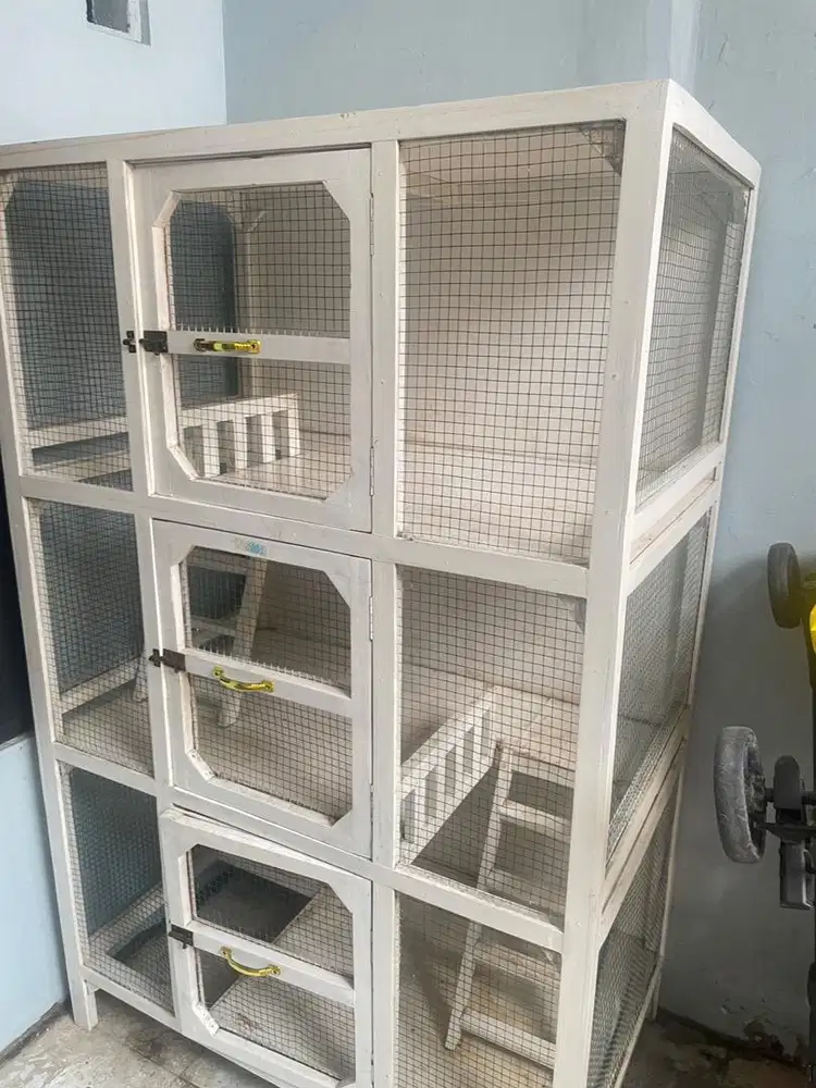 Kandang kucing 3 pintu