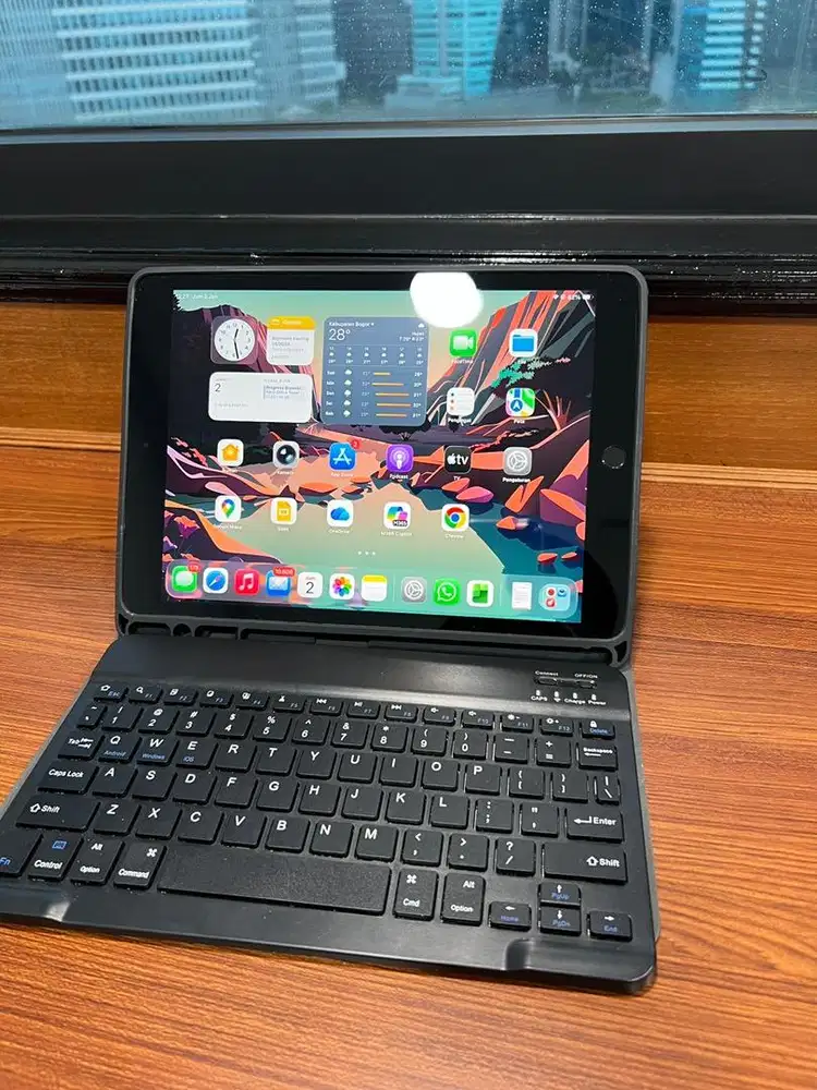 Dijual iPad 9 Wifi only 64 GB mulus dapet casing keyboard