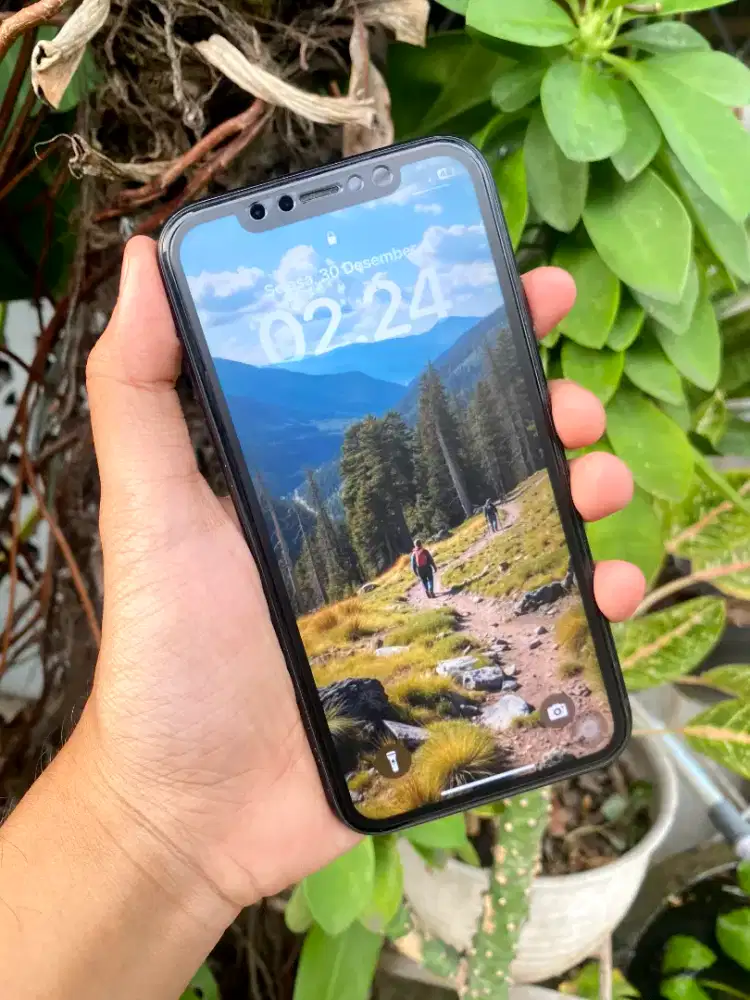 iPhone XR 64 GB warna hitam