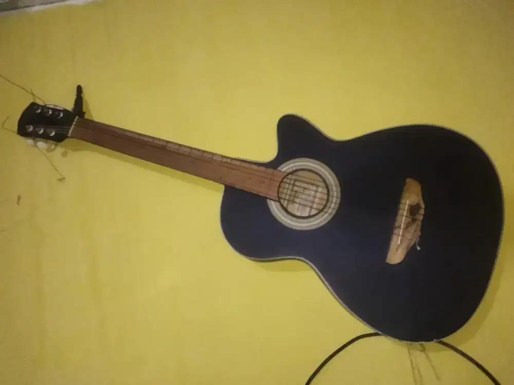 Preloved gitar jarang dipake
