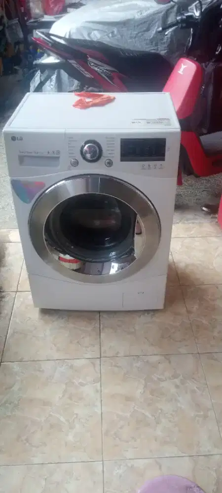 Mesin cuci front loading LG 7 kg inverter