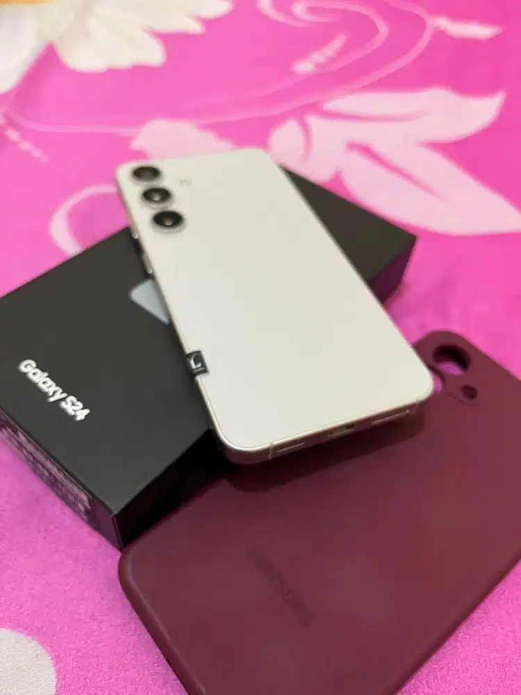 Samsung S24 Basic like new