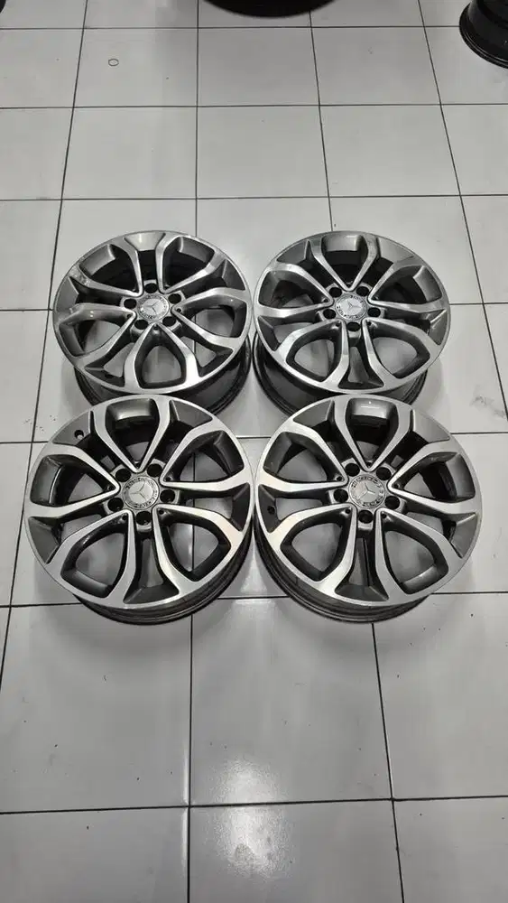Velg oem mercy C200 W205 R17 pcd 5*112 lebar 7 Et48 ..4pcs