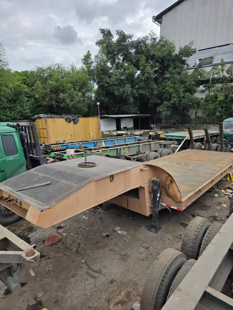 READY BUNTUT TRAILER DOLLY 8 BAN KONDISI SEPERTI BARU