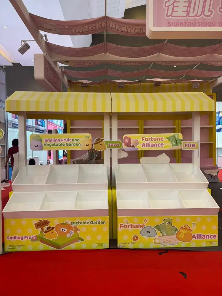 Rak display pameran 2 set kondisi baru 95%