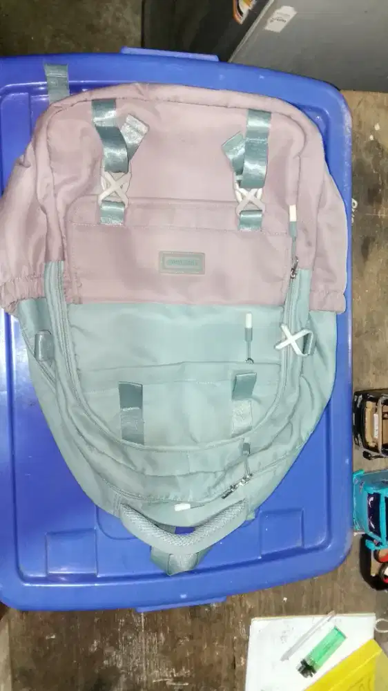 Tas gendong  banyak kantong