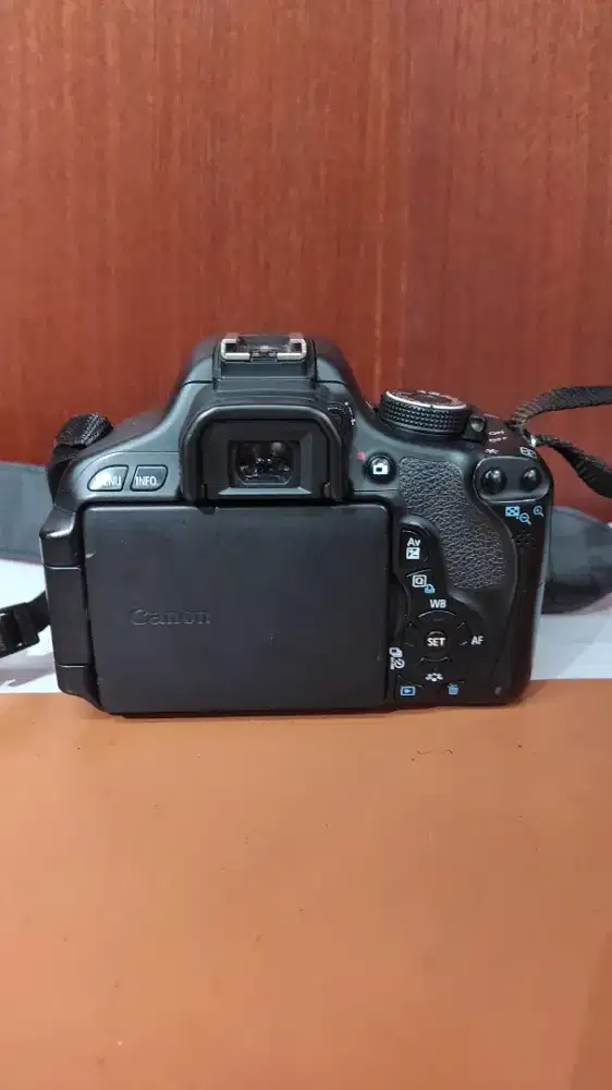 CANON 600D LENSA STANDAR