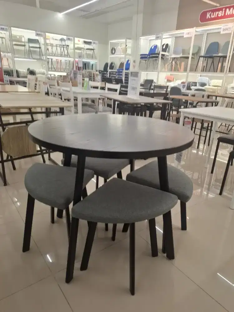 MEJA MAKAN BULAT 4 KURSI 1JT AN