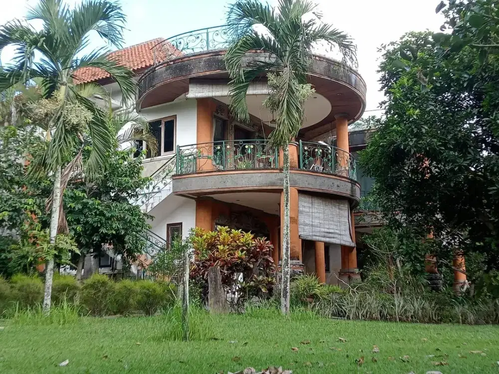 Dijual: Kompleks Vila 11 Kamar Tidur dengan Kolam Renang, Spa & Pemandangan Sungai — Singapadu, Gianyar, Bali