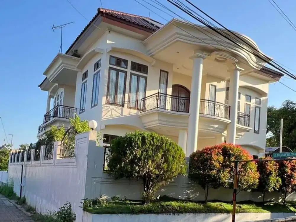 RUMAH MEWAH DUA LANTAI SIAP HUNI DI BULUSAN DEKAT DENGAN KAMPUS UNDIP TEMBALANG