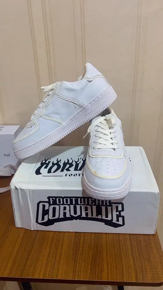 Sepatu sneakers CORVALUE FOOTWEAR white putih lokal ukuran 43