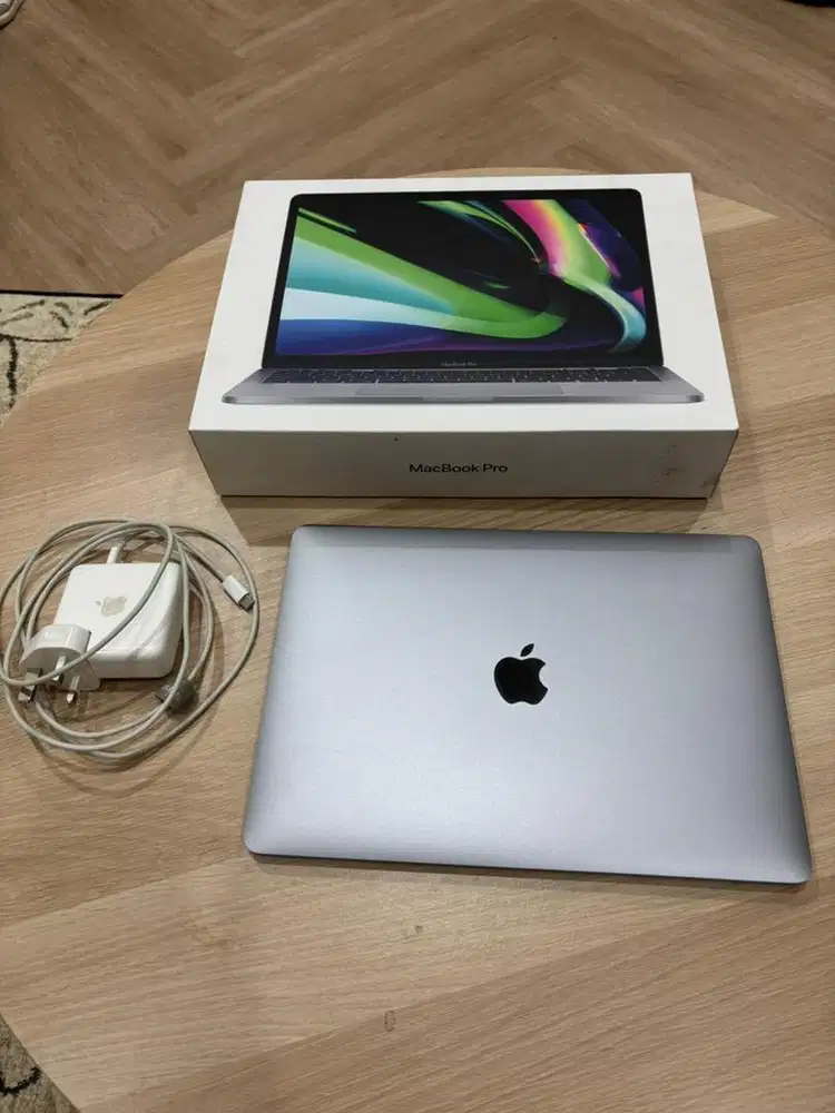 Macbook pro m1 8/512gb