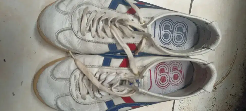 Sepatu Asics meksiko