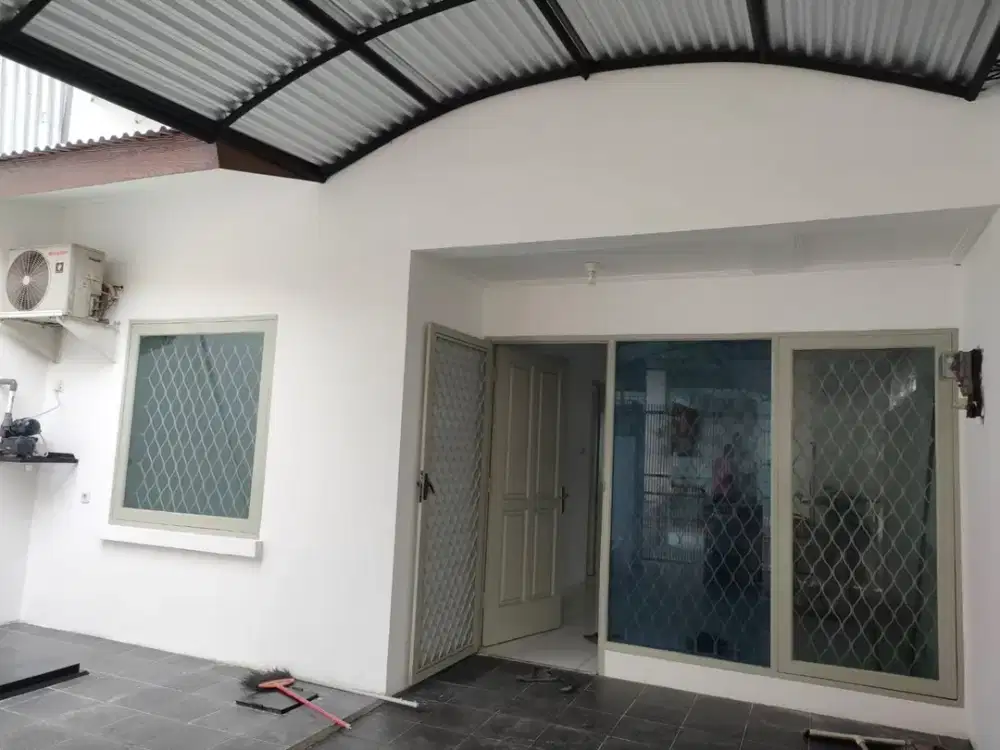 Disewakan Rumah di Taman Semanan Indah, luas 96 meter2