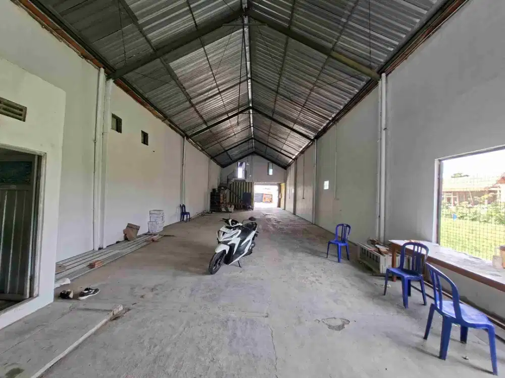 Gudang siap pakai akses kontainer