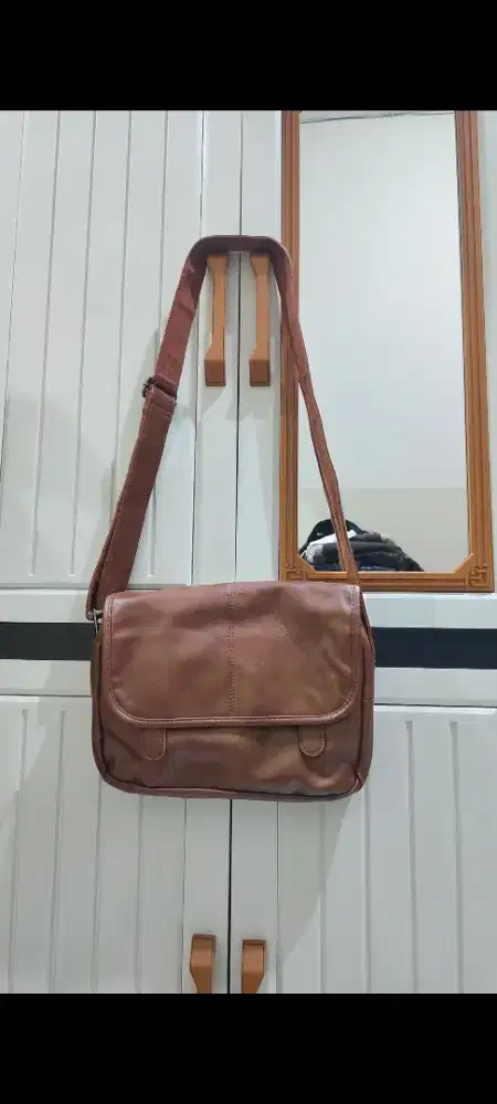 Tas Selempang Kulit Pria