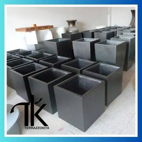 Pot terrazzo kotak kubus hitam doff