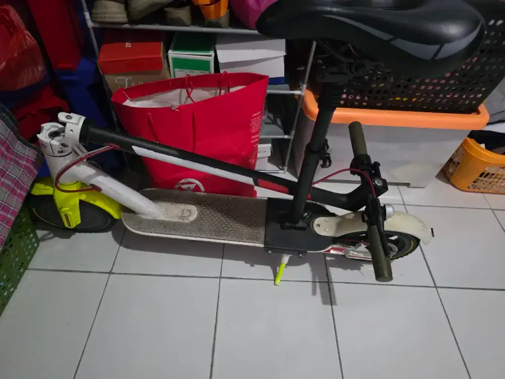 Scooter listrik Xiaomi Mijia M365 ori apa adanya