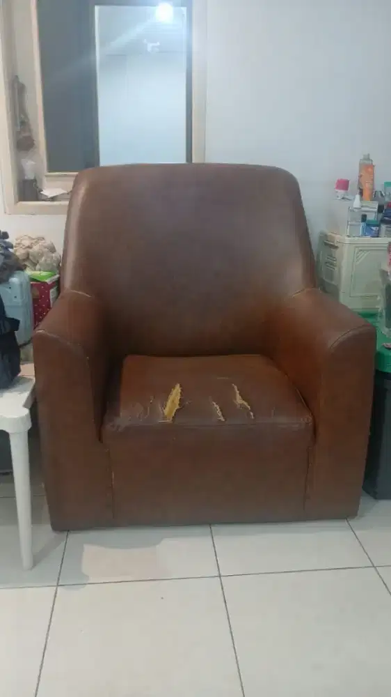 Sofa single warna coklat