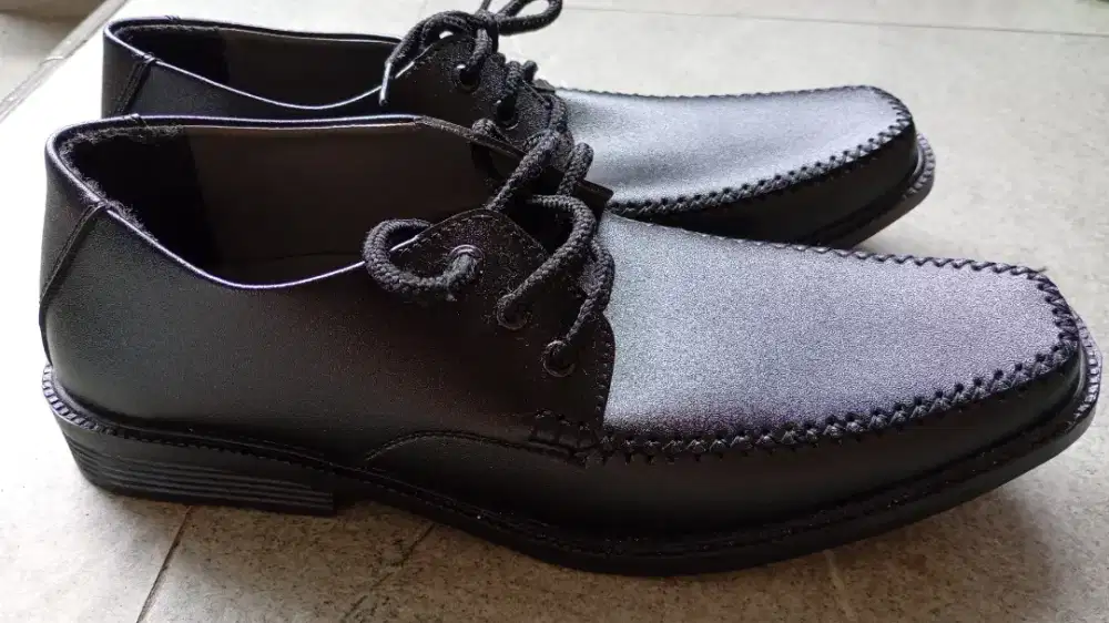 Sepatu pantofel hitam kerja