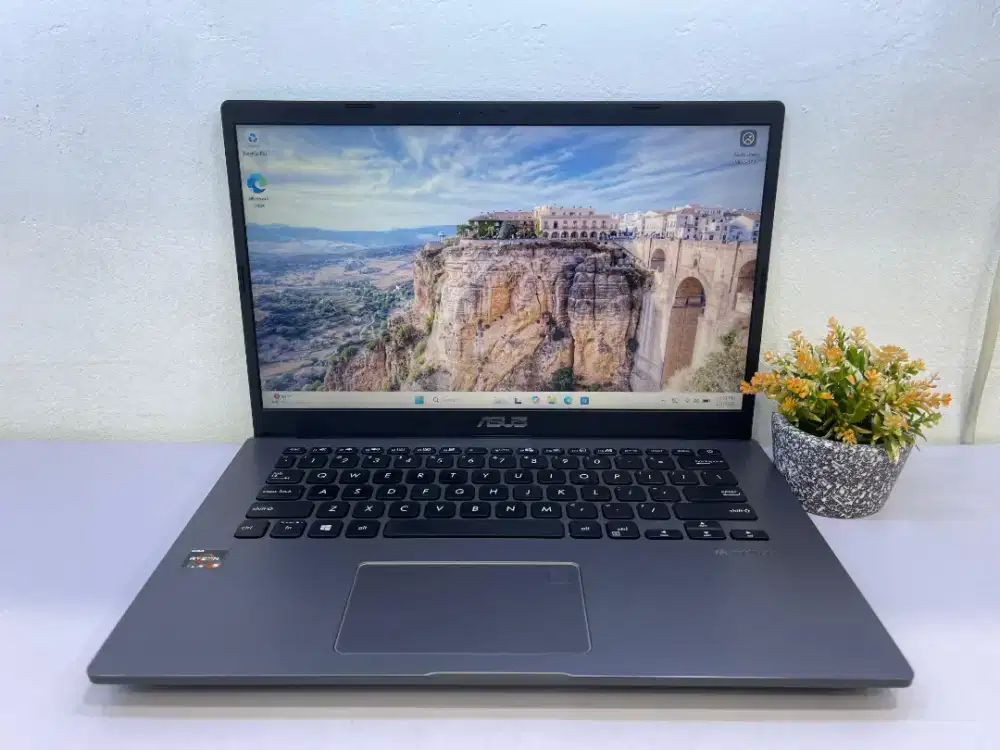 ASUS VIVOBOOK X409DA
Amd Ryzen 5 3500U 
Ram 12GB 
SSD 512GB