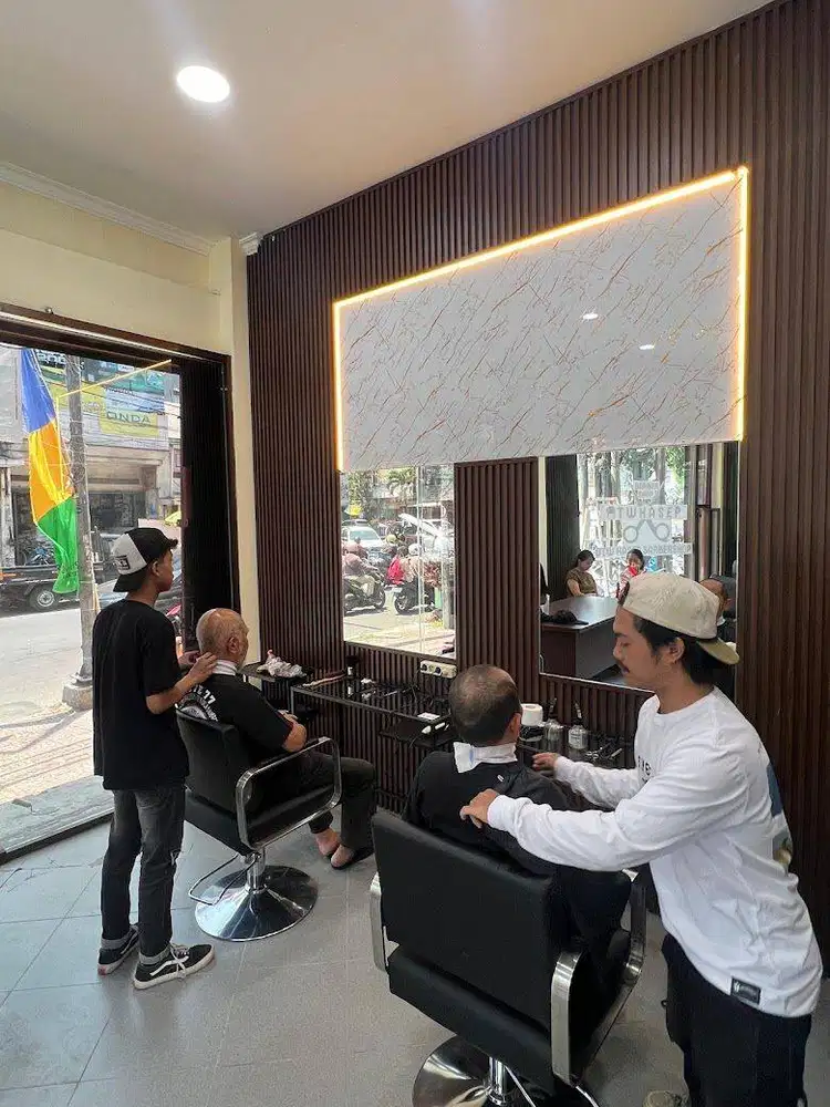 Dibuka lowongan pekerjaan sebagai Kapster/Tukang cukur rambut barber