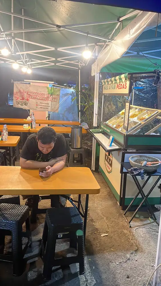 LOWONGAN KERJA – CREW NASI AYAM PEDAS Kaki Lima