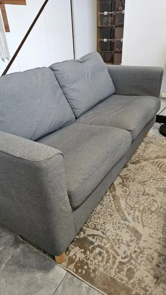 KURSI SOFA MINIMALIS IKEA
