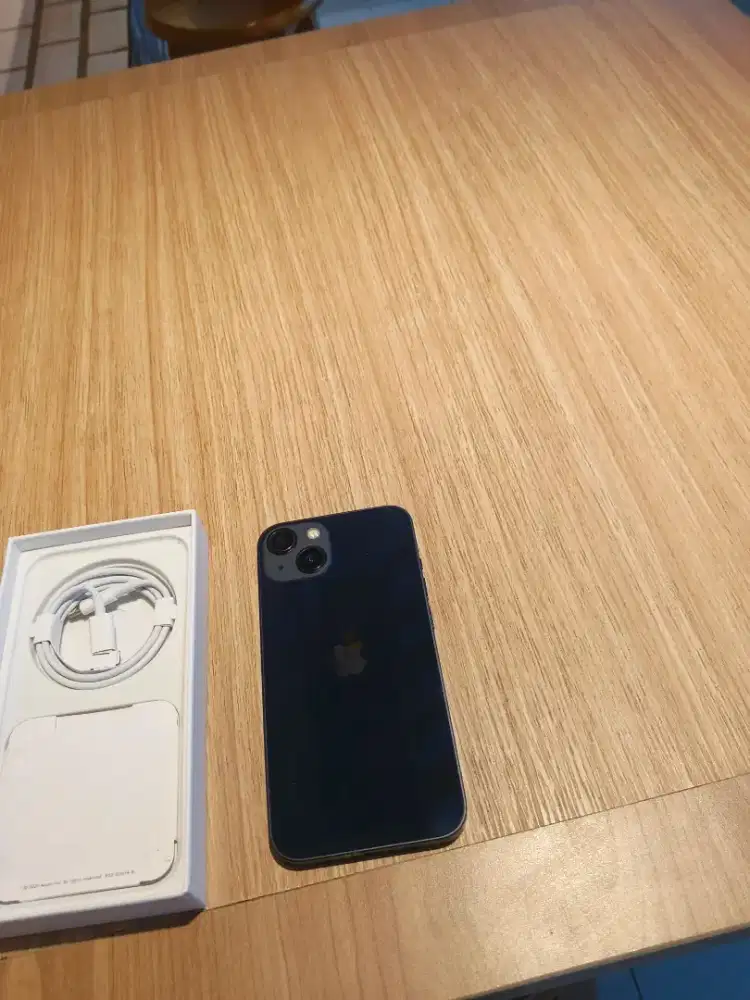 Iphone 13 128gb alami hitam pekat