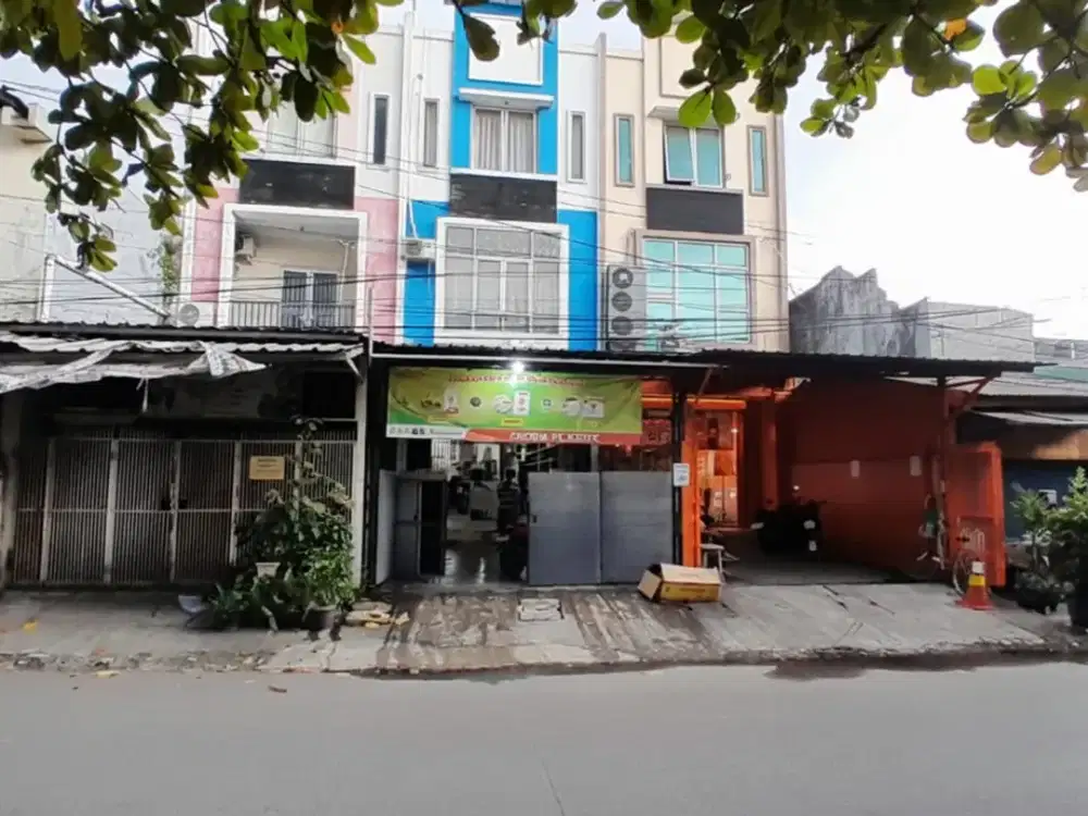 DiJual Sewa Ruko Pinggir Jalan Raya, 3 lantai di  Perumnas 1 Bekasi Barat