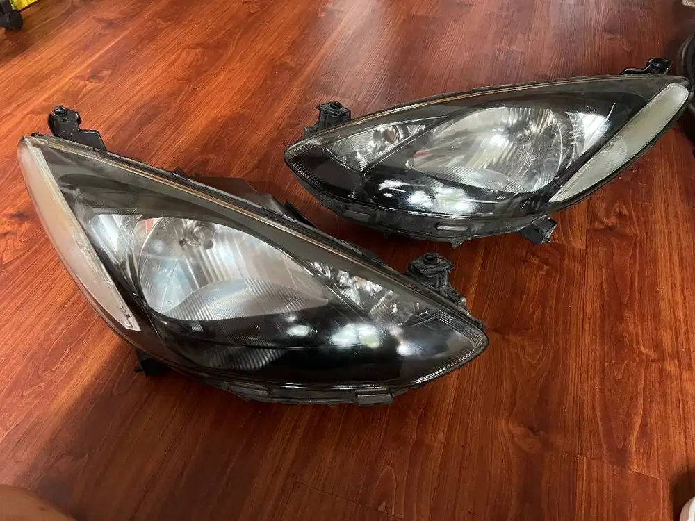 Headlamp lampu depan Mazda 2 Non skyactive Original