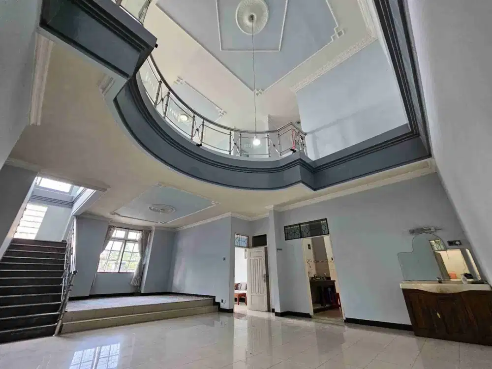 rumah mewah luas bisa untuk usaha strategis dkt pusat kota di jatihandap