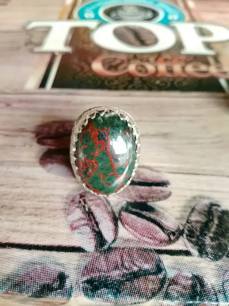 pirus hijau urat merah