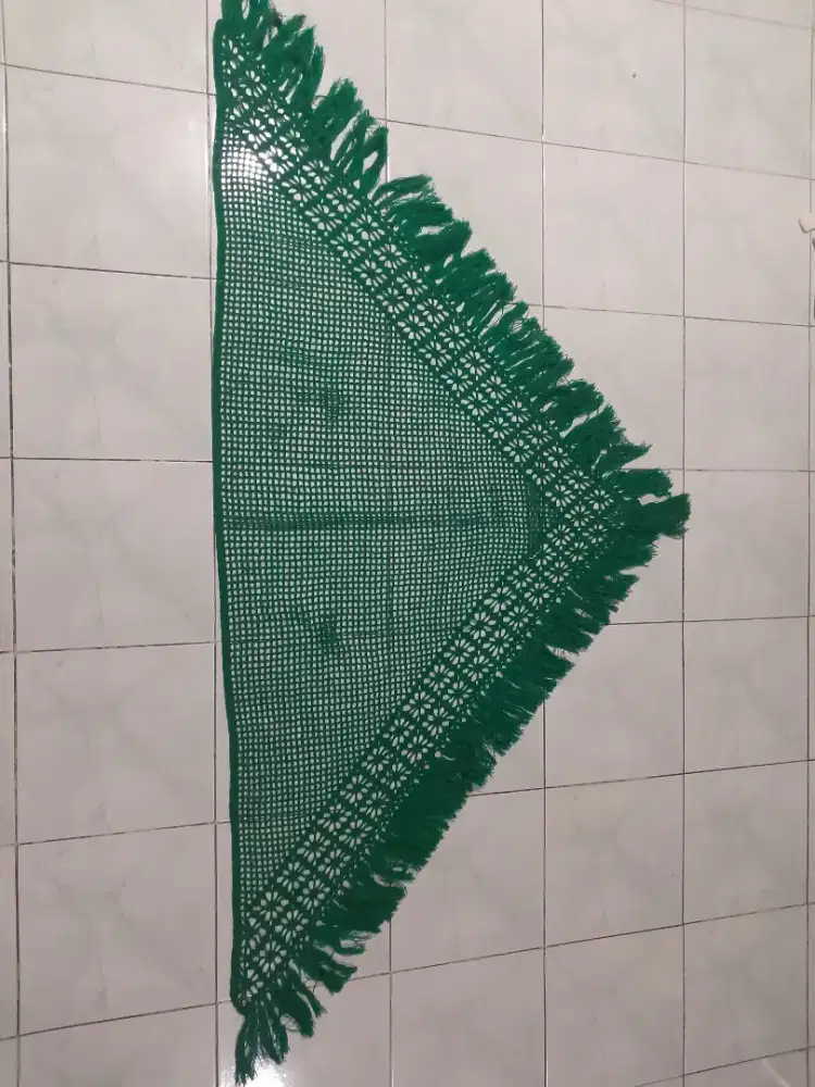 Taplak Rajut Segitiga