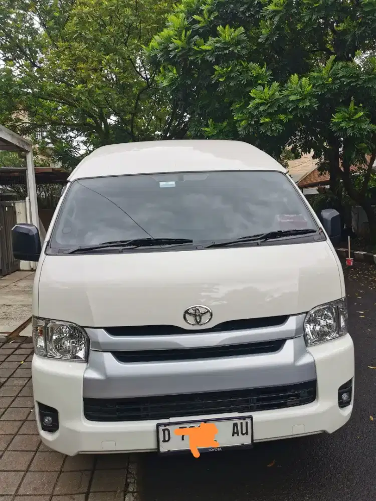 Hiace commuter 2024 akhir seperti baru 16 seat