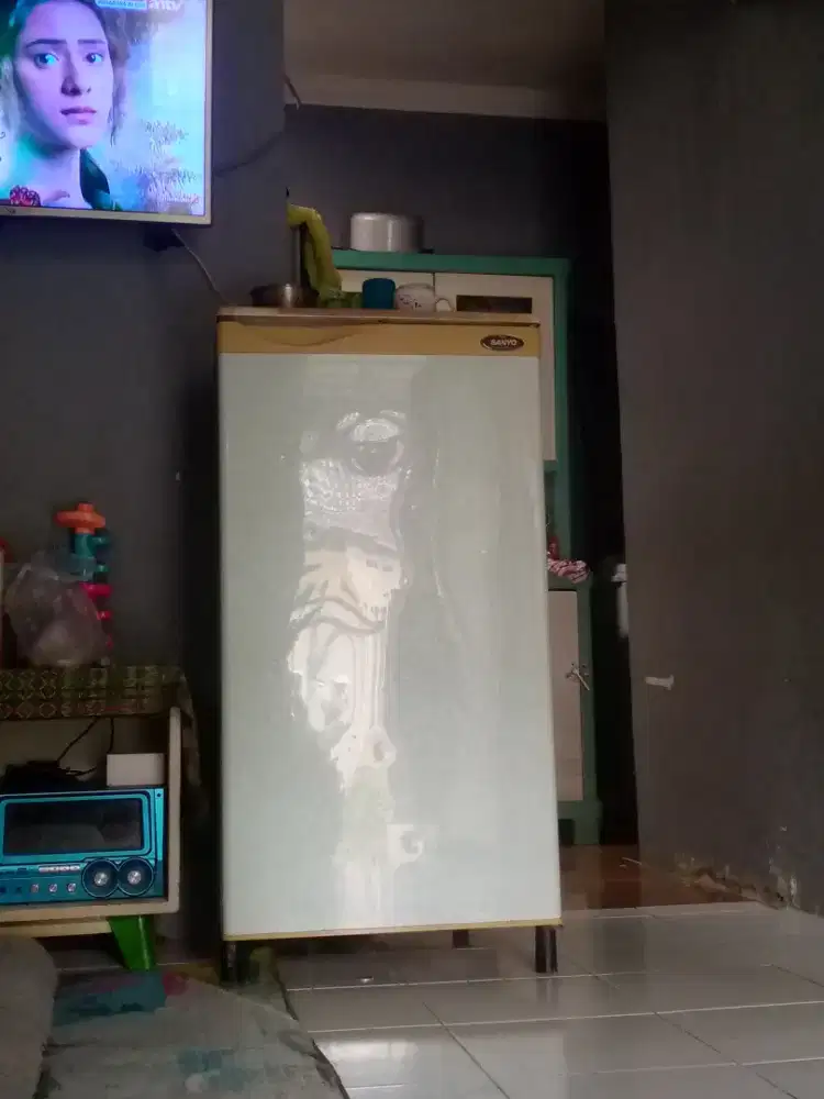 Kulkas Sanyo pemakaian 10tahun lebih