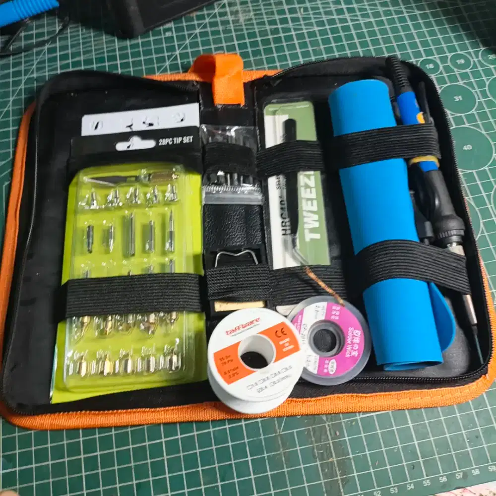 Satu set alat solder dan grafir