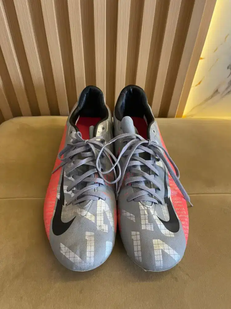 Sepatu bola Nike mercurial vapor 13