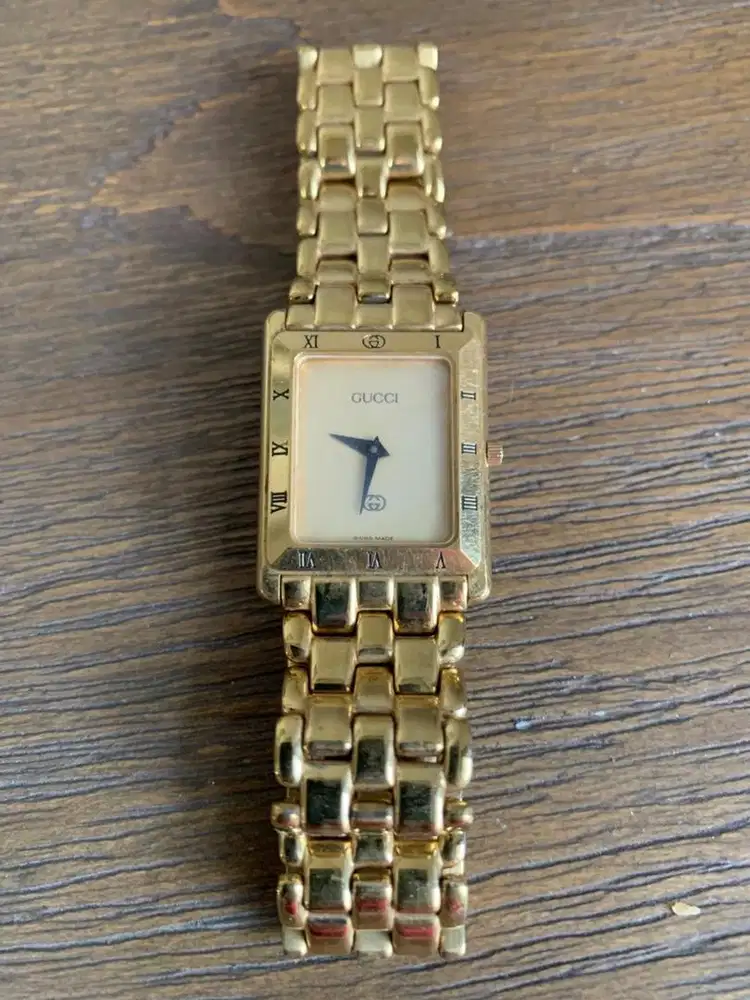 Jam tangan Gucci vintage