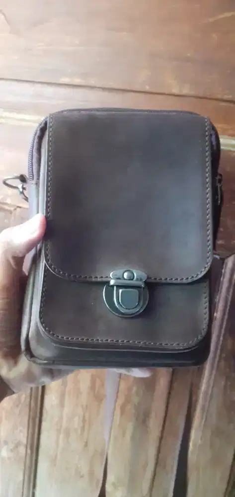 Tas Kulit Selempang Pria Minimalis