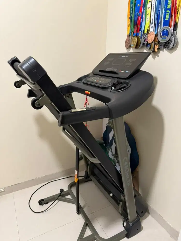 KINETIC SMART TREADMILL