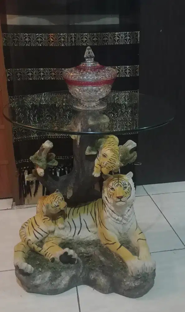 Meja sudut motif binatang