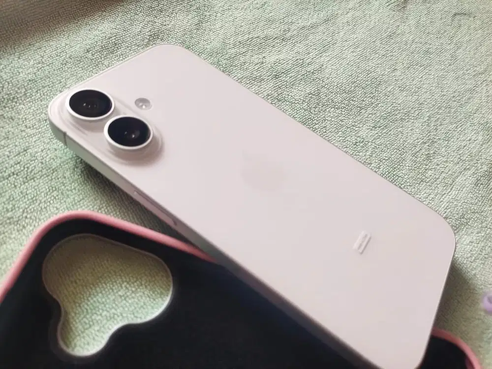 For sale iphone 16 white 128GB BEKAS