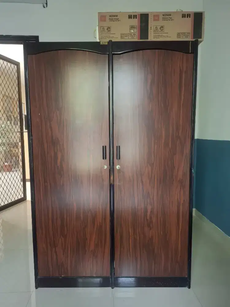 Lemari Baju / Pakaian