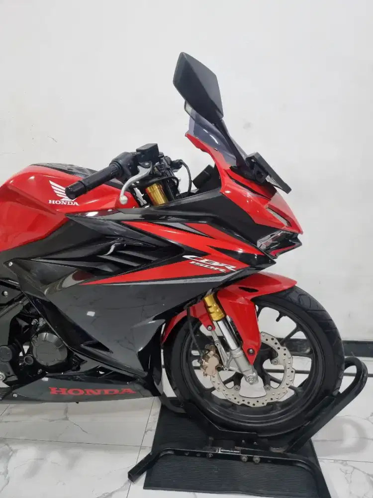 Honda CBR 150 R USD Fi 2024 / 2025 bln 11 Dp 2 jtan aja KM 3 RB