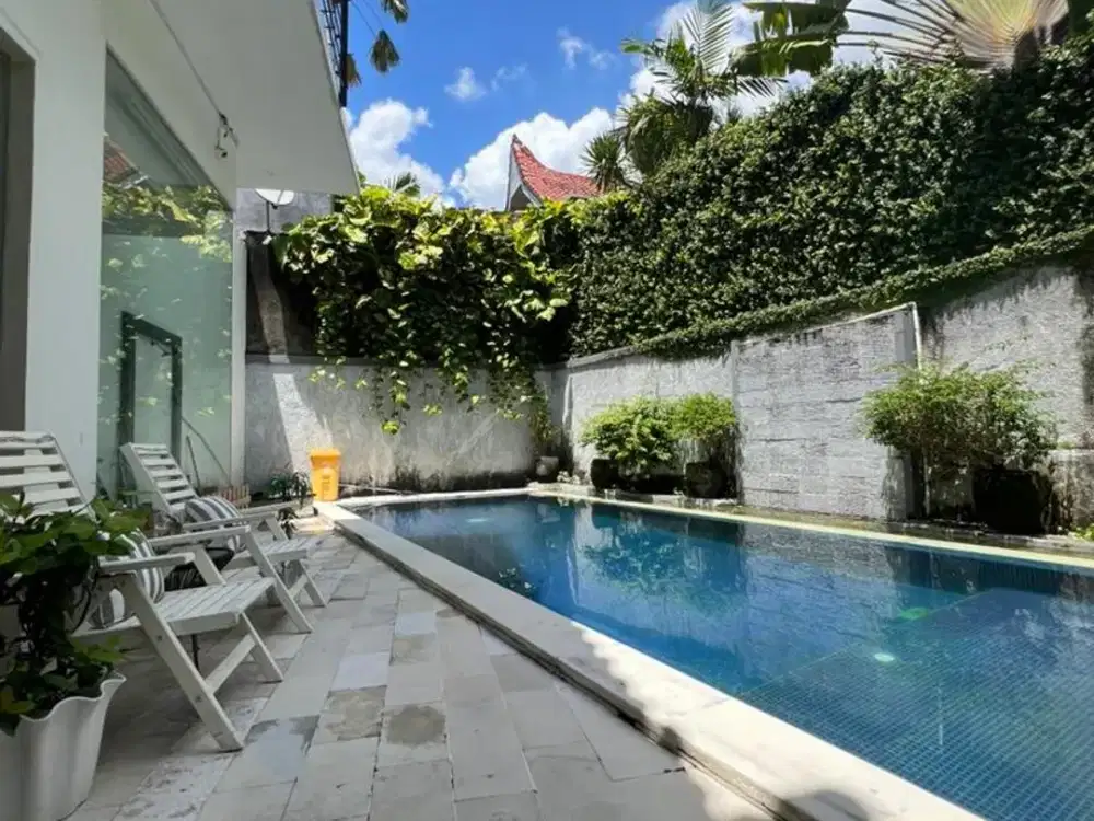 Villa Bagus dengan 3 Kamar Tidur Disewakan, Kerobokan area