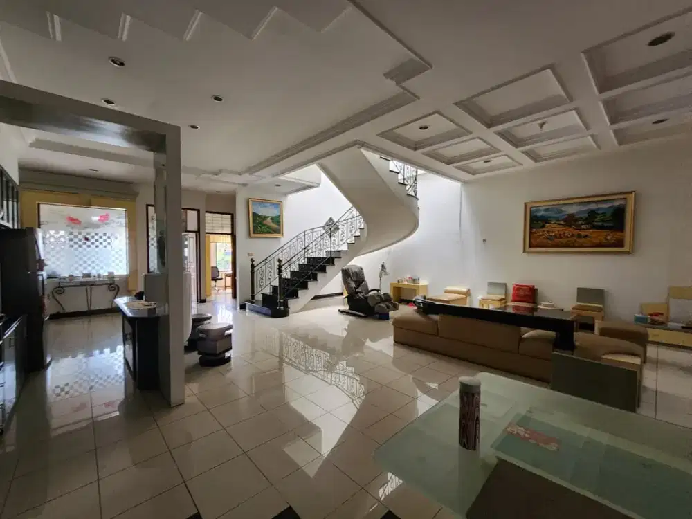 Rumah Bagus 2 Lantai Furnished Siap Huni di Mekar Wangi